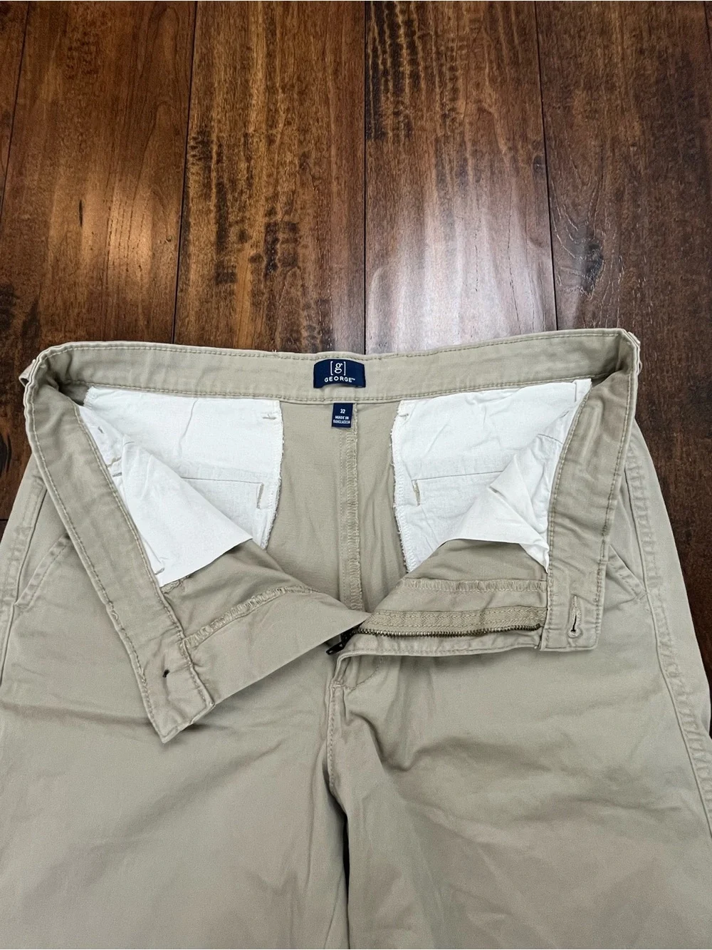 GEORGE Men’s Khaki Beige Shorts Flat Front Stretch 19” long Size 32